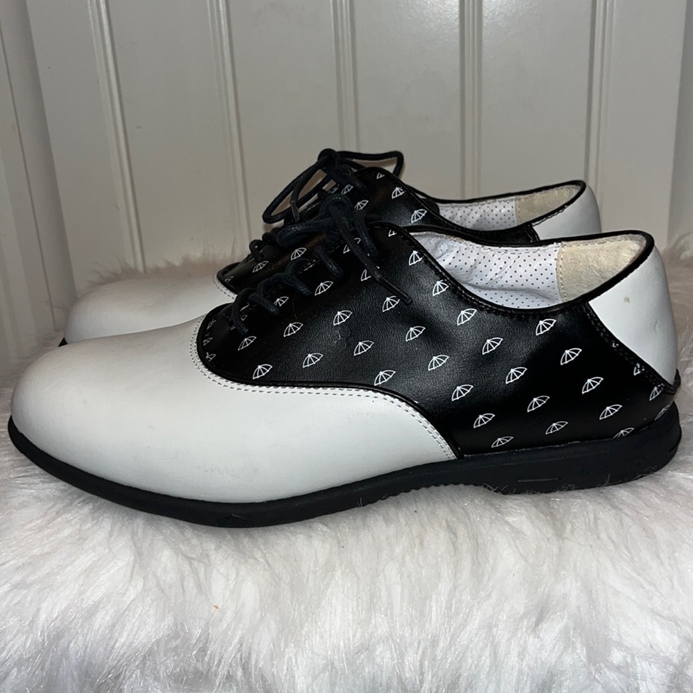 Adorable vintage preppy black and white Parasol saddle golf shoes size 9.5